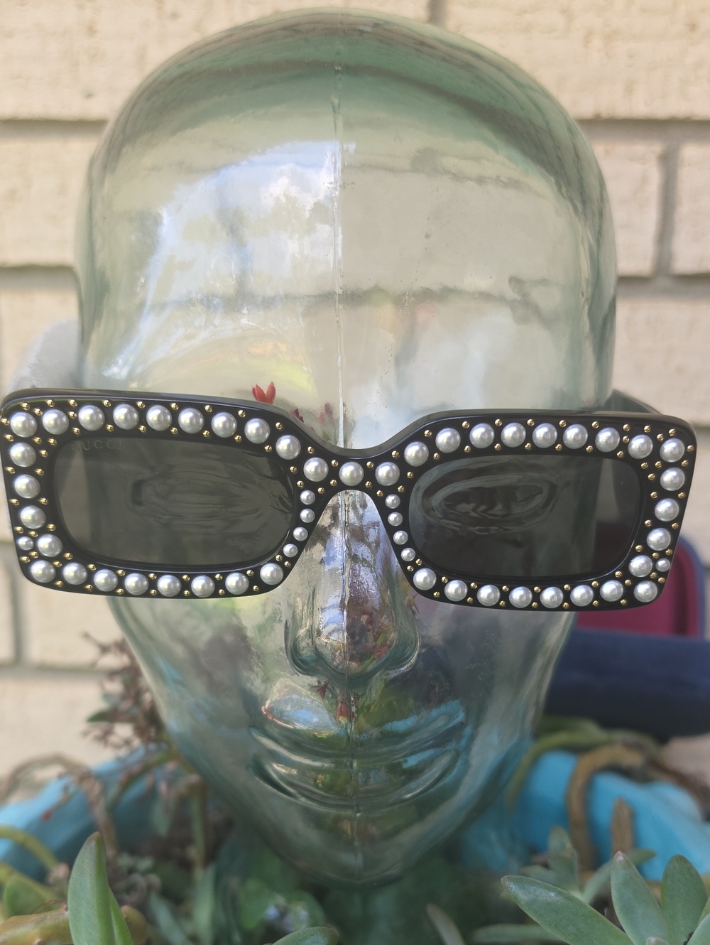 Gucci Black Sunglasses with Pearl Trim Unsex - Picture 1 of 7